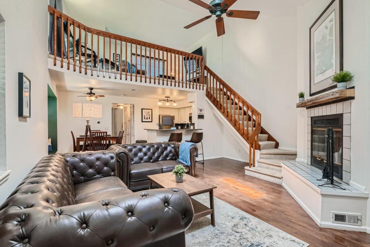 4044 S Carson St Unit B - *