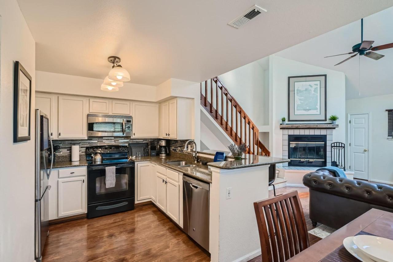 4044 S Carson St Unit B - *